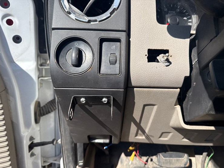 2010-ford-f550-xlt-image-14