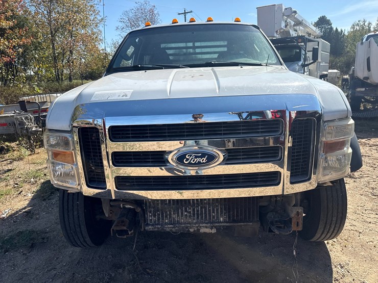 2010-ford-f550-xlt-image-8