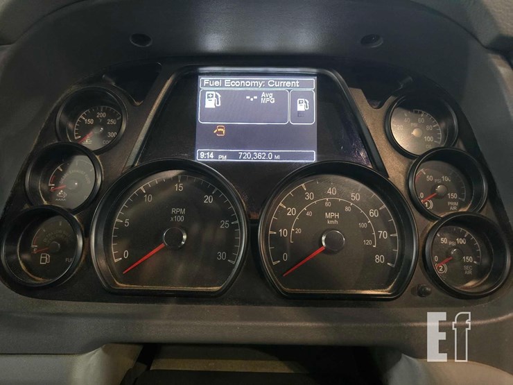 2017-peterbilt-579-image-12