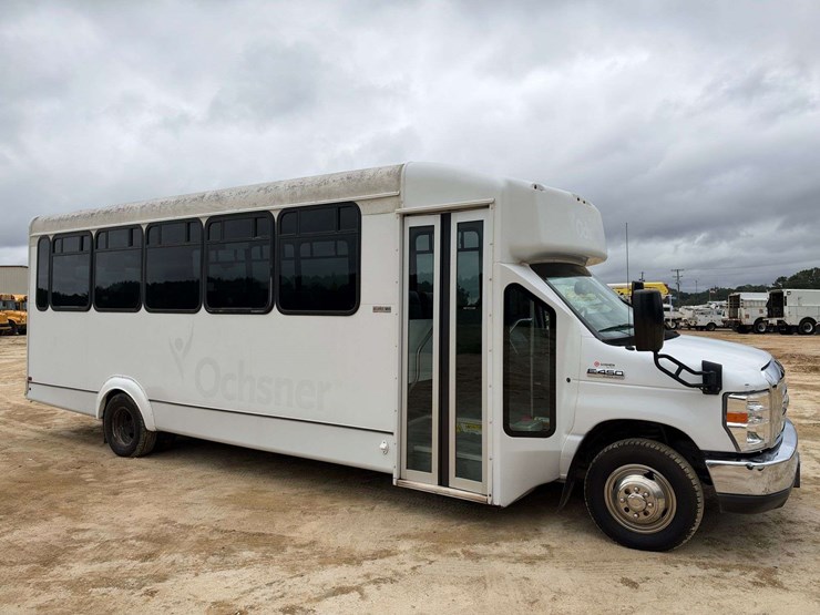 2017-ford-e450-image-4