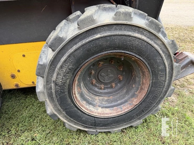 new-holland-l220-image-7