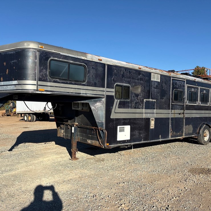 #1405 • 1993 Lazy N Horse Trailer W/ Living Quarters
