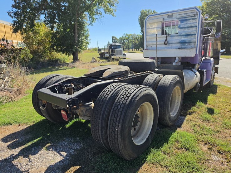 1996-peterbilt-377-image-60