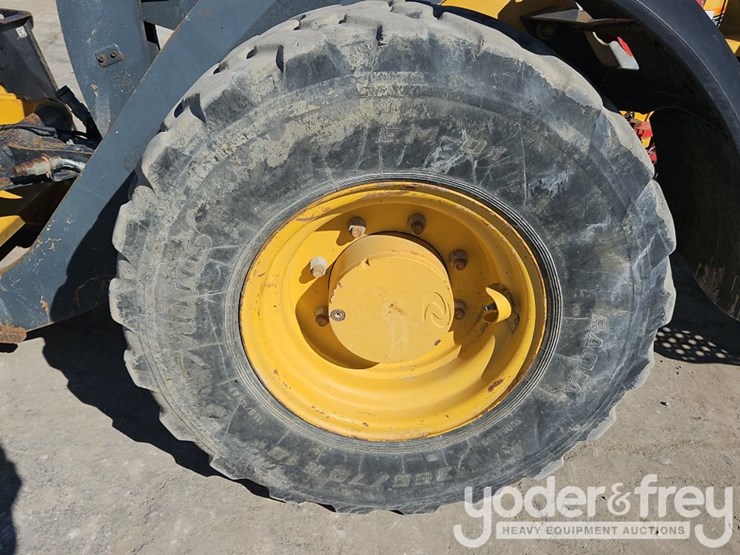 2019-deere-204l-image-10