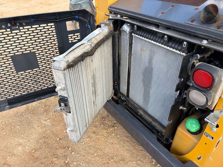 2021-john-deere-318-image-25