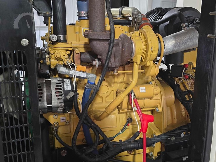 2015-caterpillar-xq30-image-18