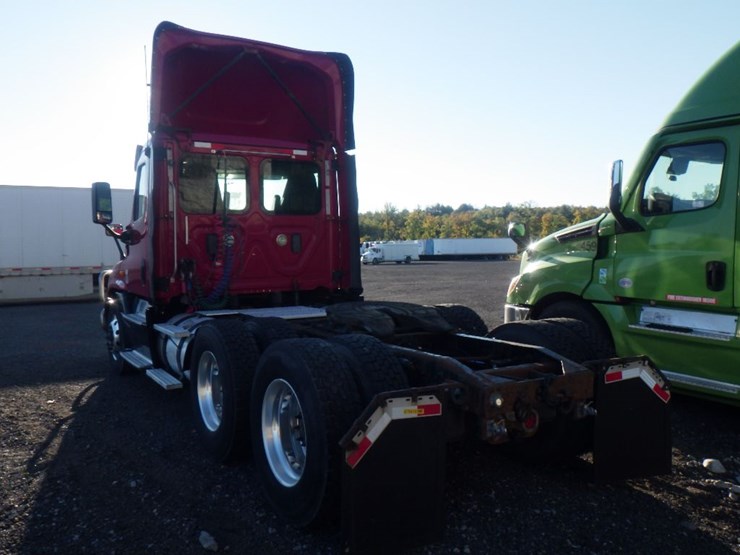 2017-freightliner-cascadia-125-image-11