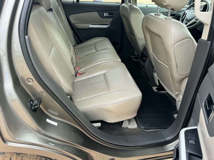 2014-ford-edge-image-11