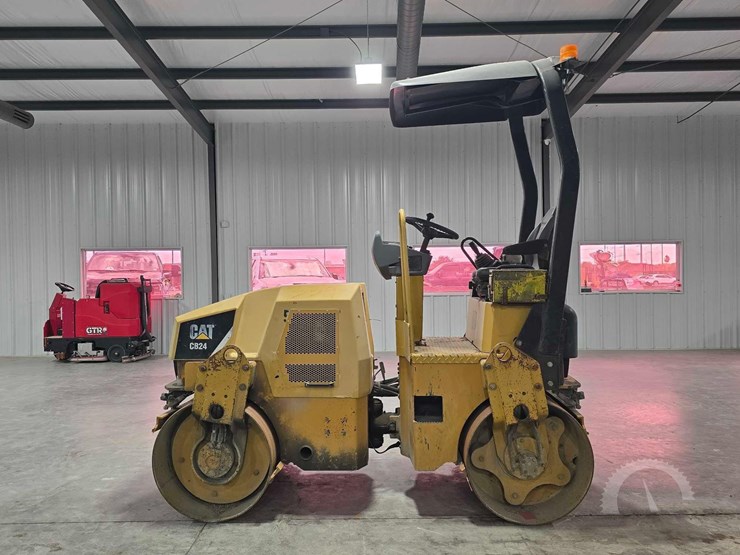 caterpillar-cb24b-image-5