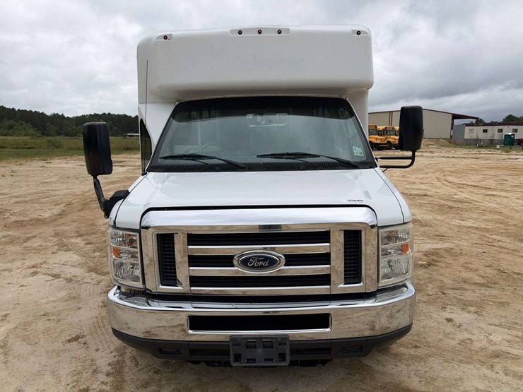 2017-ford-e450-image-5