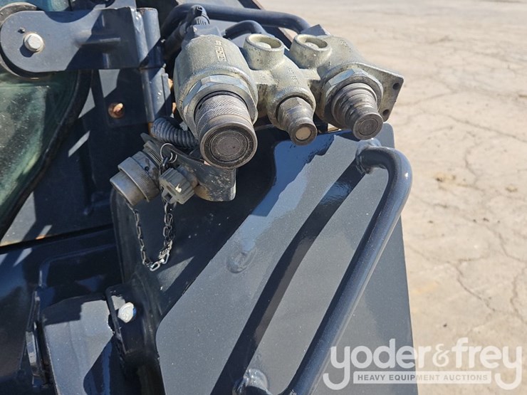 2019-deere-317g-image-33