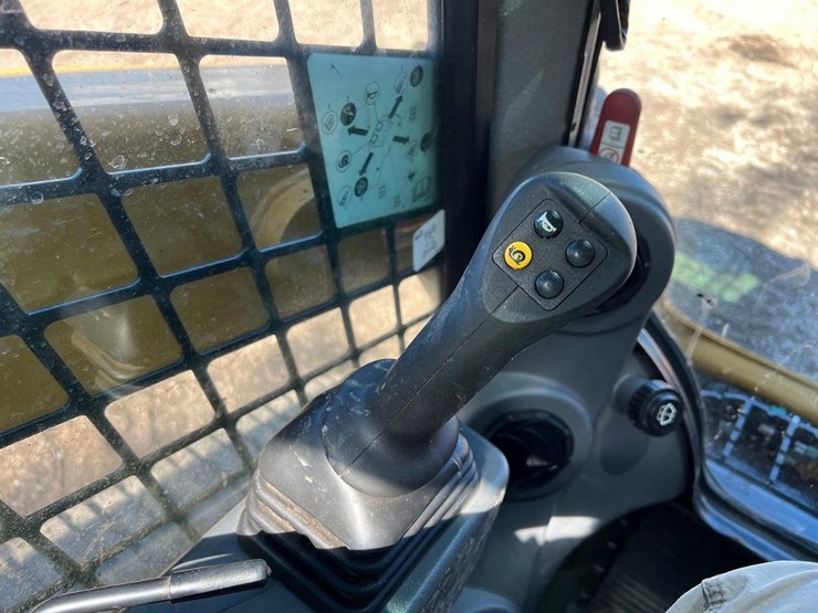 2019-caterpillar-259d3-image-26