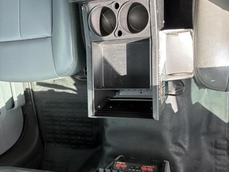 2013-ford-f550-image-22