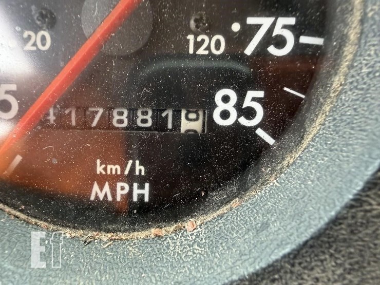 2000-freightliner-fl112-image-18