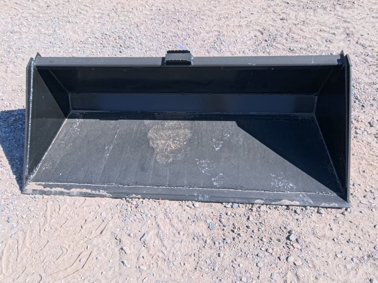 #3074-•-new-skid-steer-quick-attach-78-inch-bucket-with-cutting-edge-image-5