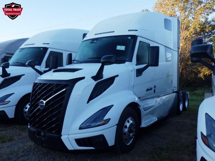 2025-volvo-vnl860-image-1