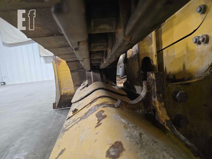 2022-caterpillar-d1-image-27