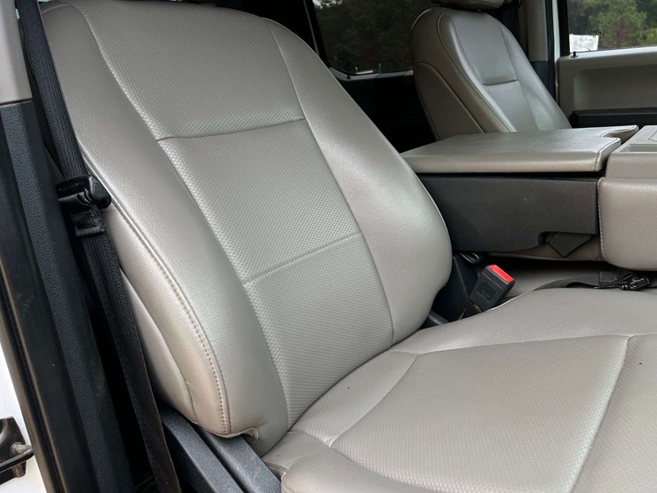 2022-ford-f350-image-33