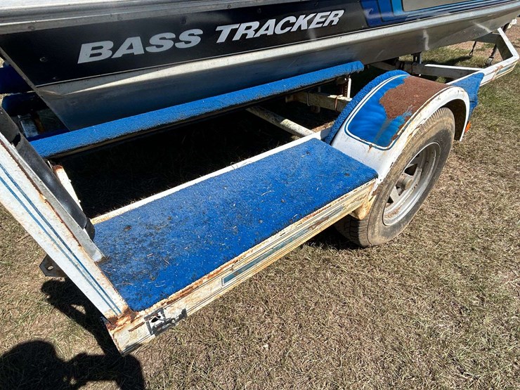 1994-bass-tracker-tx17-aluminum-bass-boat-w/-40-hp-mercury-&-trailer-image-27