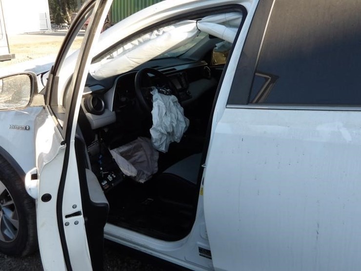 2018-toyota-rav4-xle-image-17