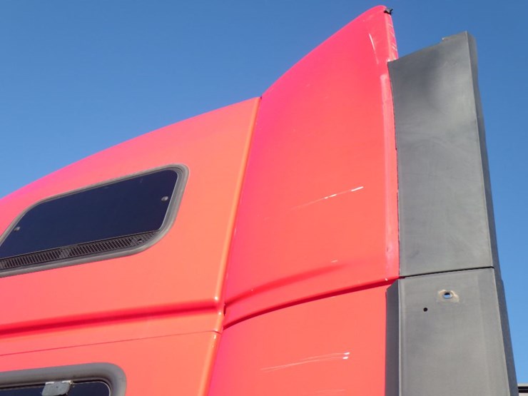 2022-volvo-vnl860-image-20