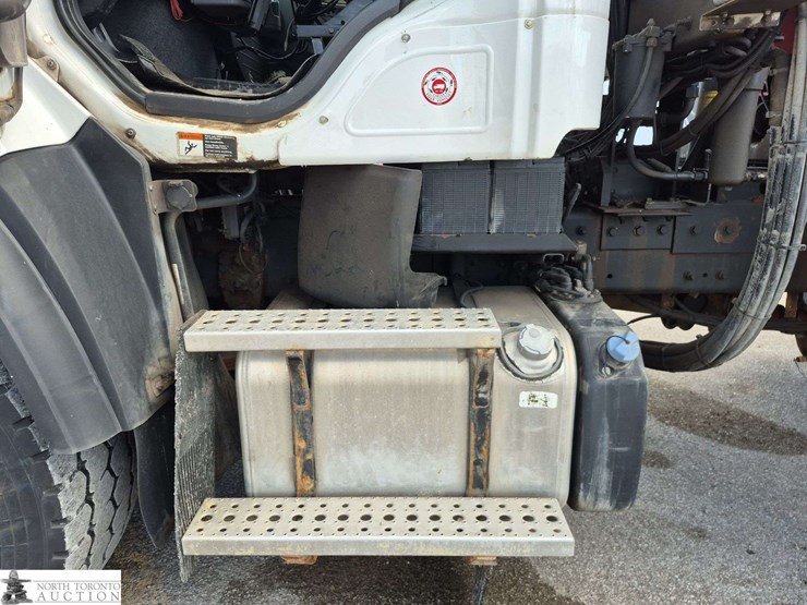 2019-freightliner-108sd-image-25