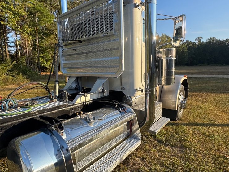 2006-peterbilt-379-image-7