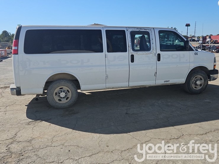 2017-chevrolet-3500-image-11