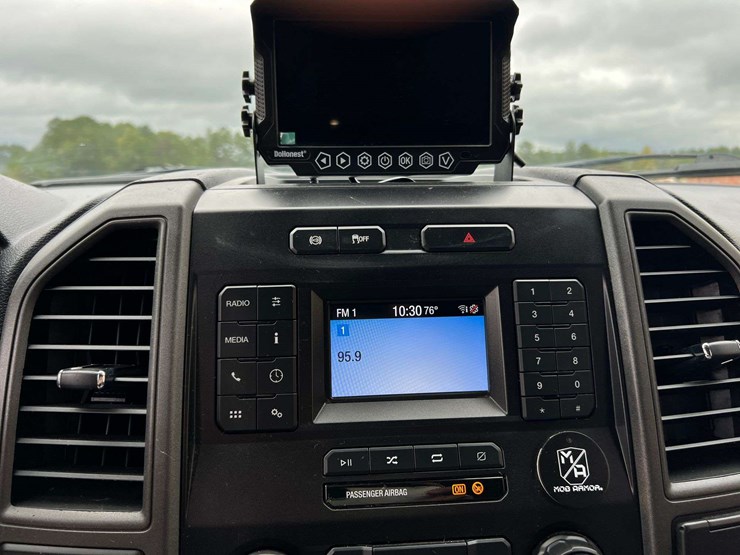 2022-ford-f350-image-15
