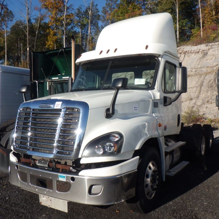 2018 FREIGHTLINER CASCADIA 125
