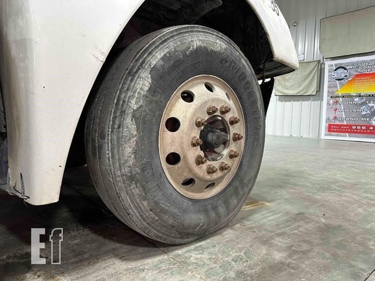 2007-freightliner-columbia-120-image-28