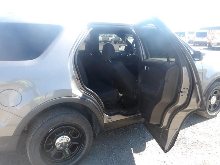 2018-ford-explorer-image-11