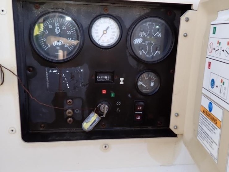 2012-doosan-p260-towable-air-compressor-image-14