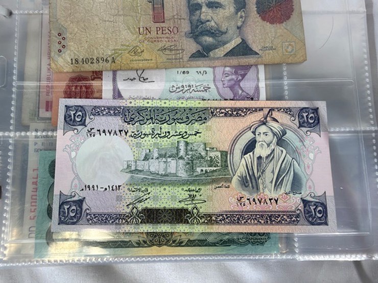 #40309-•-foreign-currency-bank-notes-image-96