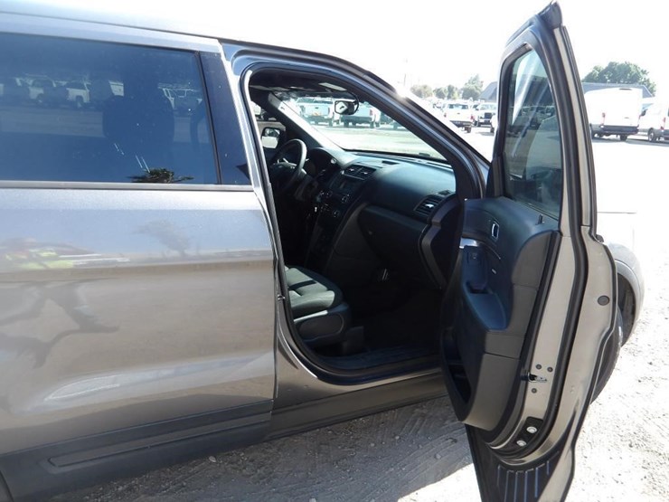 2018-ford-explorer-image-10