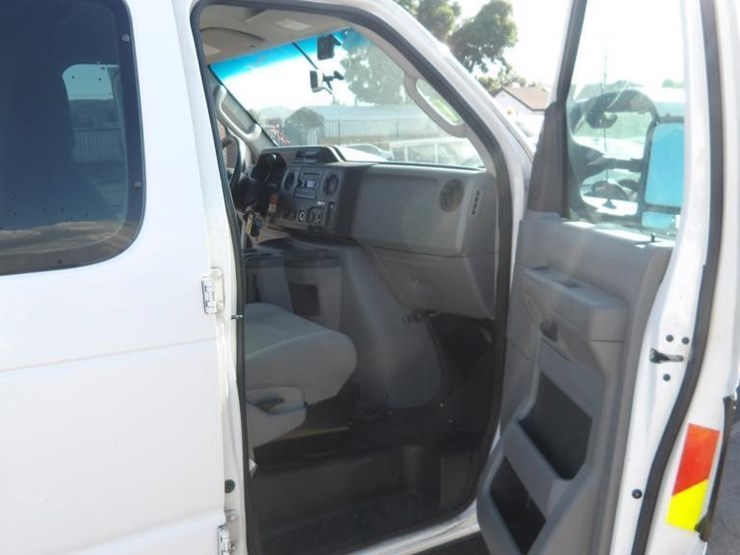 2011-ford-e350-image-10