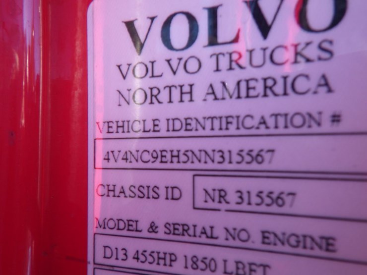 2022-volvo-vnl860-image-26