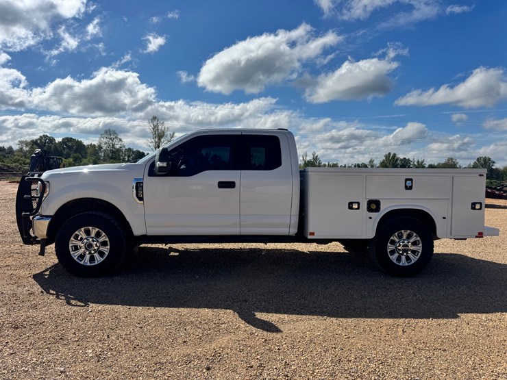 2020-ford-f250-xlt-image-2