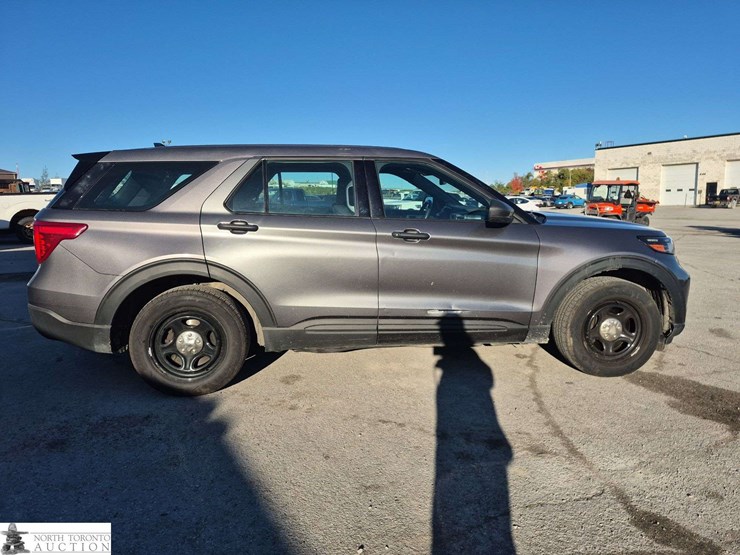 2020-ford-explorer-image-4
