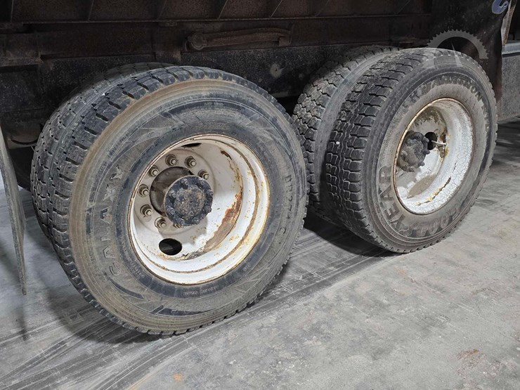 2005-mack-granite-cv713-image-26