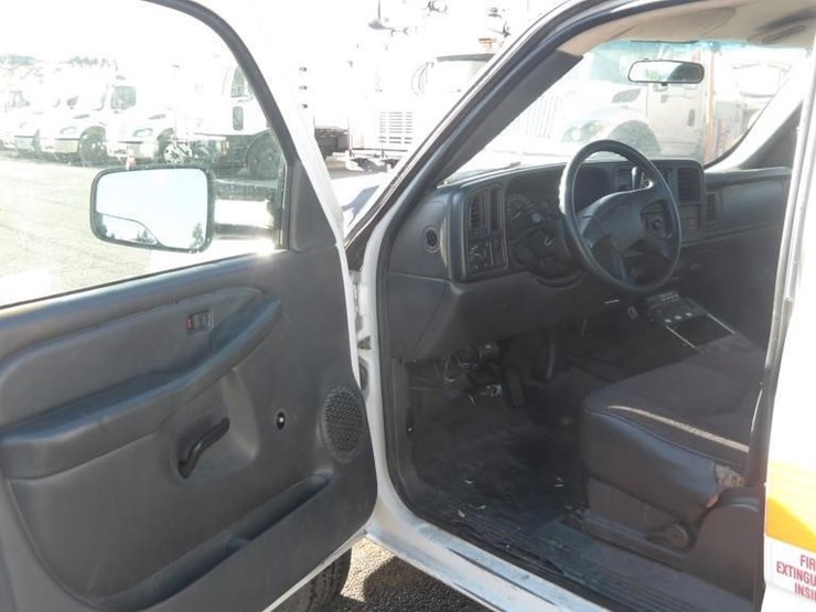 2005-chevrolet-silverado-3500-image-15
