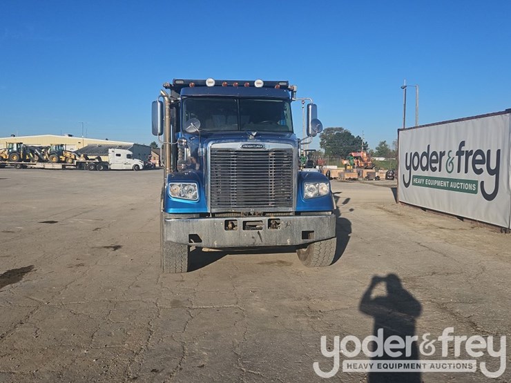 2019-freightliner-122sd-image-8