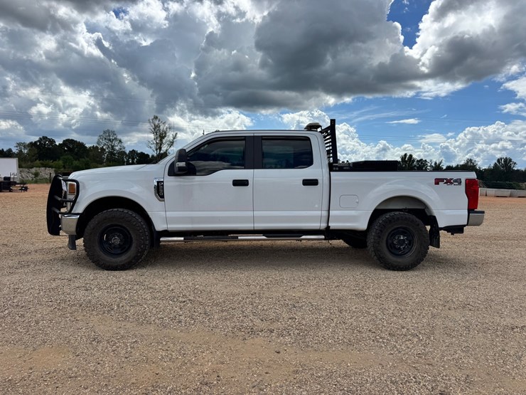 2022-ford-f250-xl-image-2