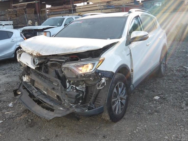 2018-toyota-rav4-xle-image-2