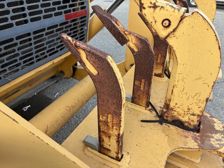 2005-deere-772d-image-22