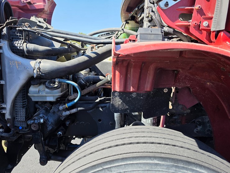 2007-freightliner-m2-106-image-23