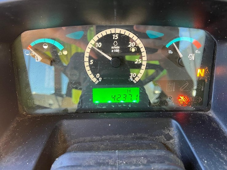 2015-john-deere-6115m-image-24