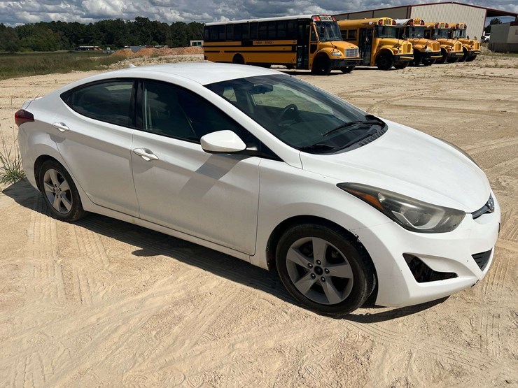2015-hyundai-elantra-4-door-sedan-(177,178-miles)-image-5