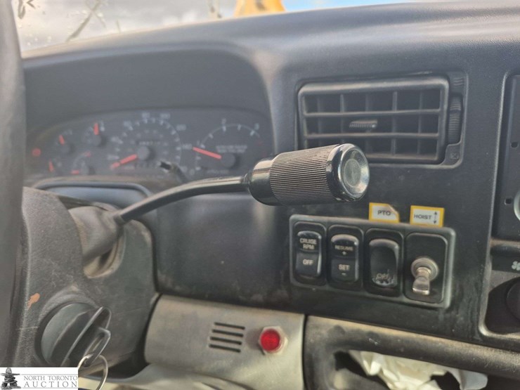 2010-ford-f650-image-18