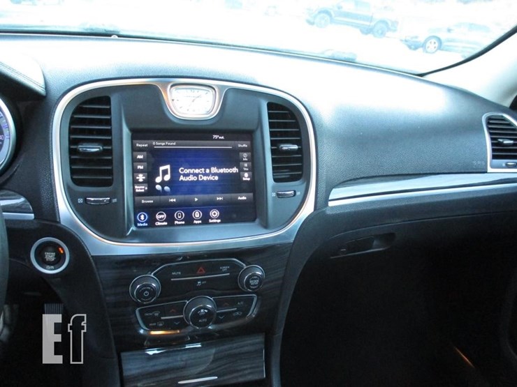 2021-chrysler-300-image-9